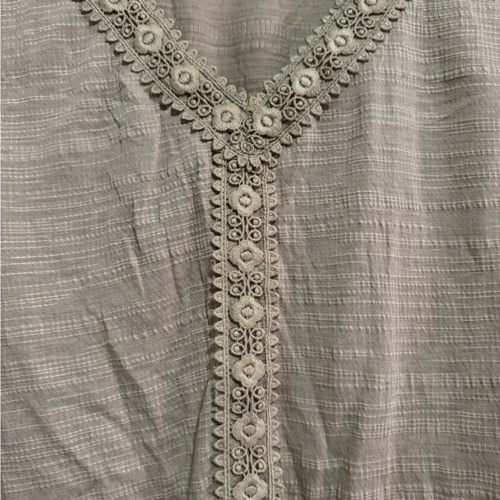 Croft & barrow women’s v neck sleeveless shirt - Picture 2 of 5